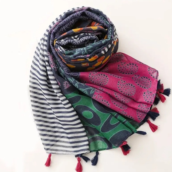 Multicolor Patterned Patch Women’s Scarf with Tassels NWT - Picture 2 of 4